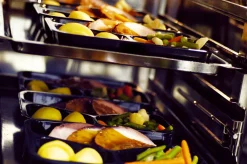 Siegelschalen>DUNIFORM CPET-Schale 225 x 175 x 34 mm Schwarz 3-Teilung