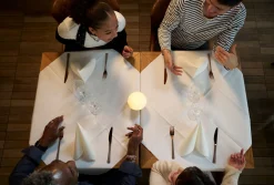 Hussen>DUNI silk®-Mitteldecke 84 x 84 cm Linnea White