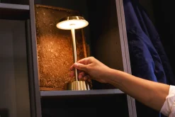 Led Lampen>DUNI LED Lampe kabellos Nour 26,3 x Ø 11,9 cm 14 Std. Messing