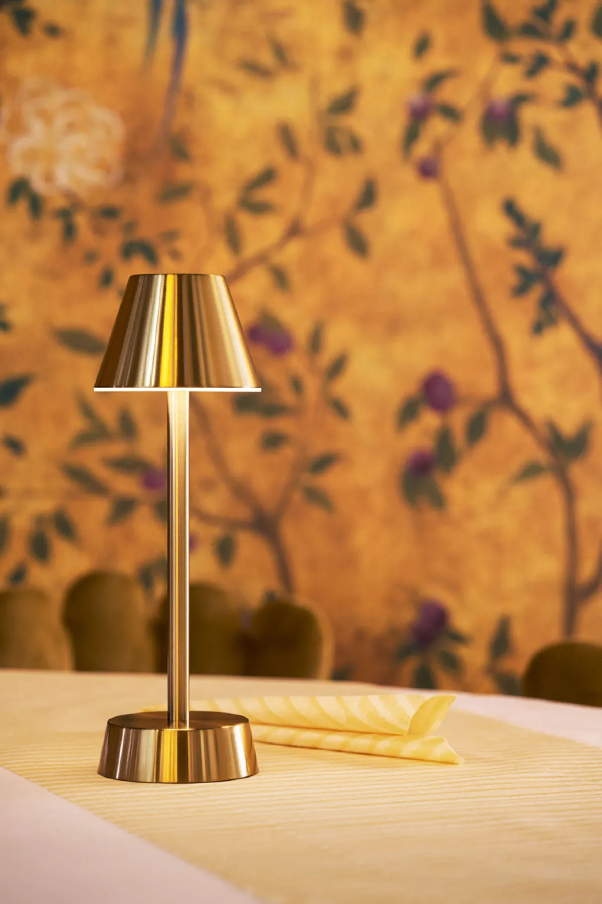 Led Lampen>DUNI LED Lampe kabellos Zelda 32 x Ø 10,3 cm 14 Std. Messing