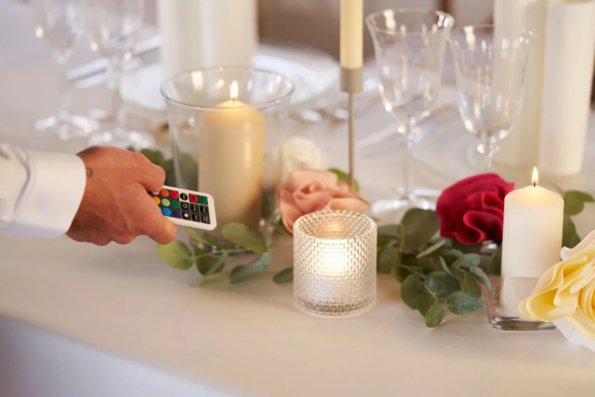 Stumpenkerzen>DUNI Stumpenkerzen 220 x Ø 70 mm 90 Std. Cream