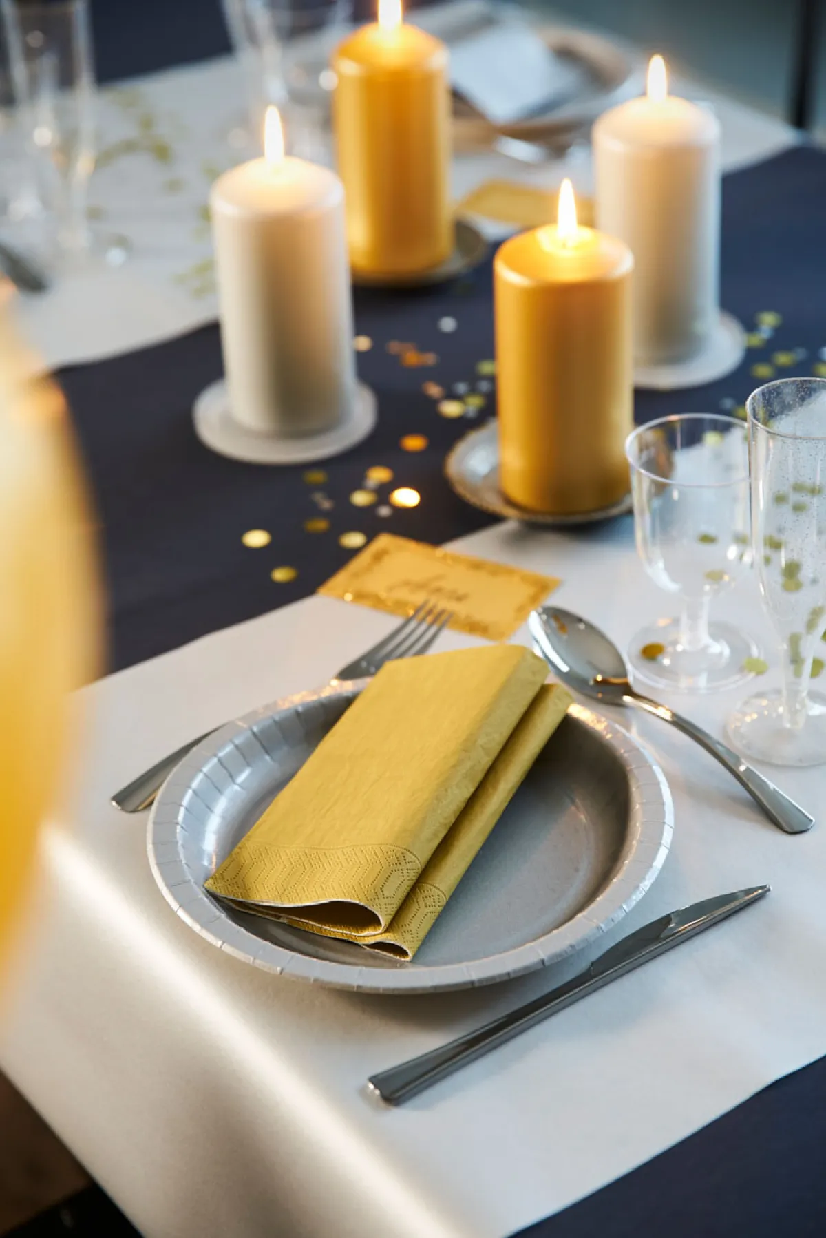 Stumpenkerzen>DUNI Stumpenkerzen, matt 150 x Ø 70 mm 50 Std. Gold