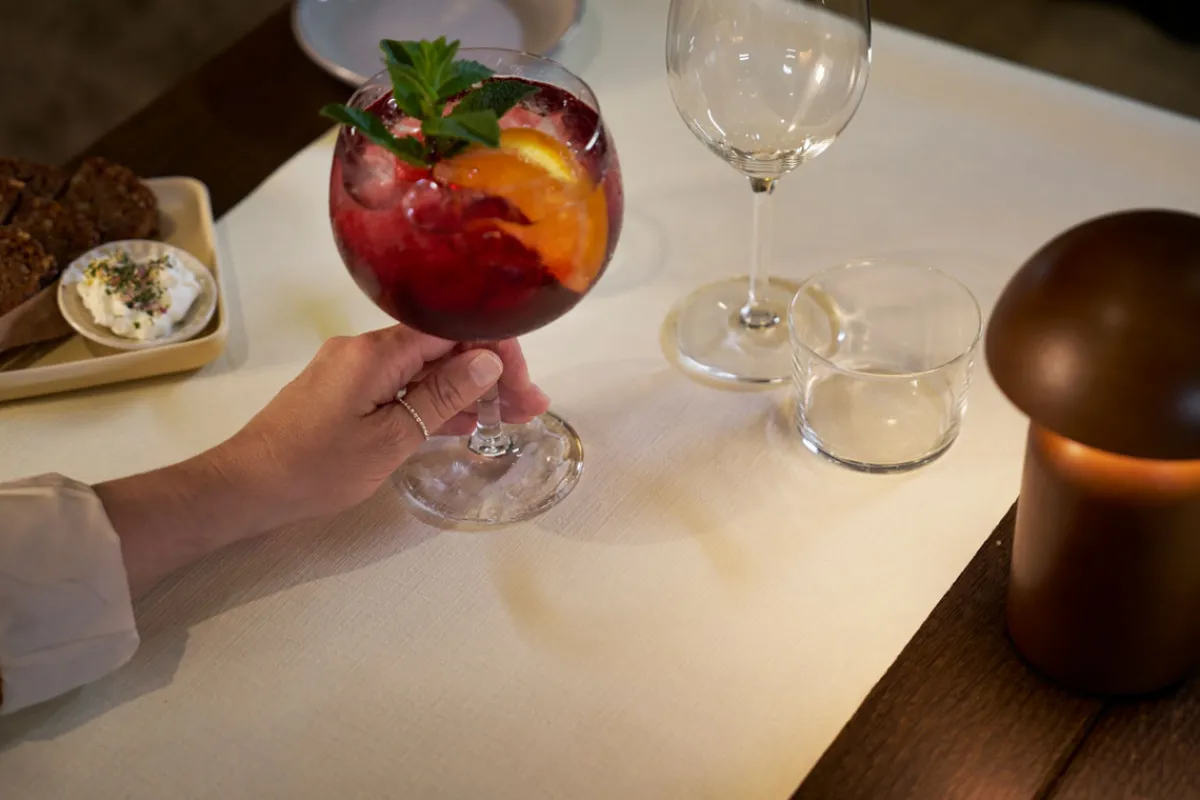 Tischläufer>DUNI Velviq® Tête-à-Tête-Tischläufer 0,4 X 24 m Weiß